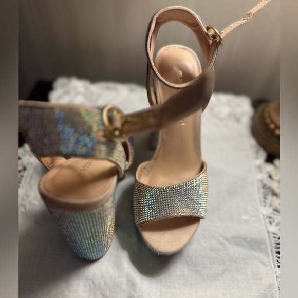 Brand new platform high heels. Stunning shoes. - Picture 6 of 12